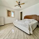 Vacation Station, Golf Del Sur فيلة